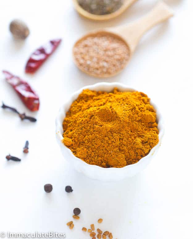 Jamaican Curry Powder in a small bowl