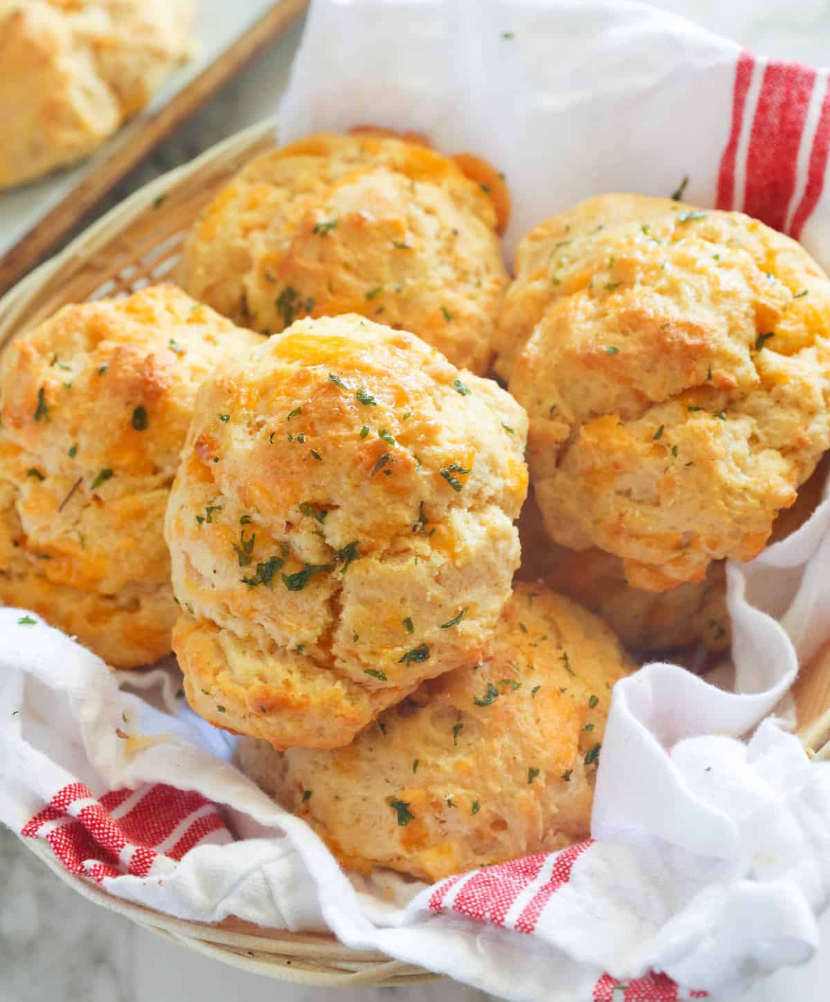 Homemade Red Lobster Biscuits [Cheddar Bay Biscuits]