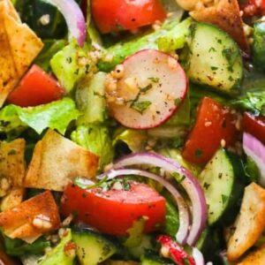 Fattoush Salad A Deliciously Healthy Twist on Mediterranean Cuisine (1)