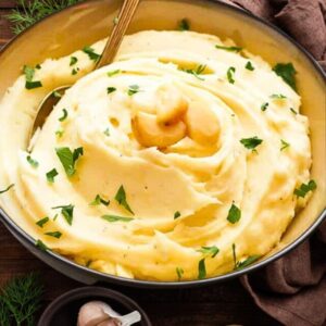 Mashed Potatoes with Roasted Garlic and Sour Cream