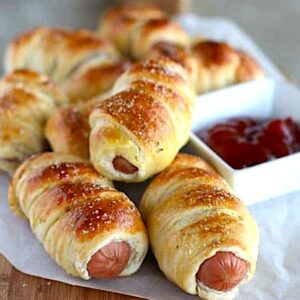 Cute and insanely good hot dog pretzels for the perfect appetizer