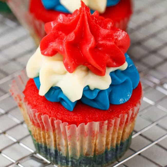 4th of July cupcakes deliver a festive treat for your holiday cookout