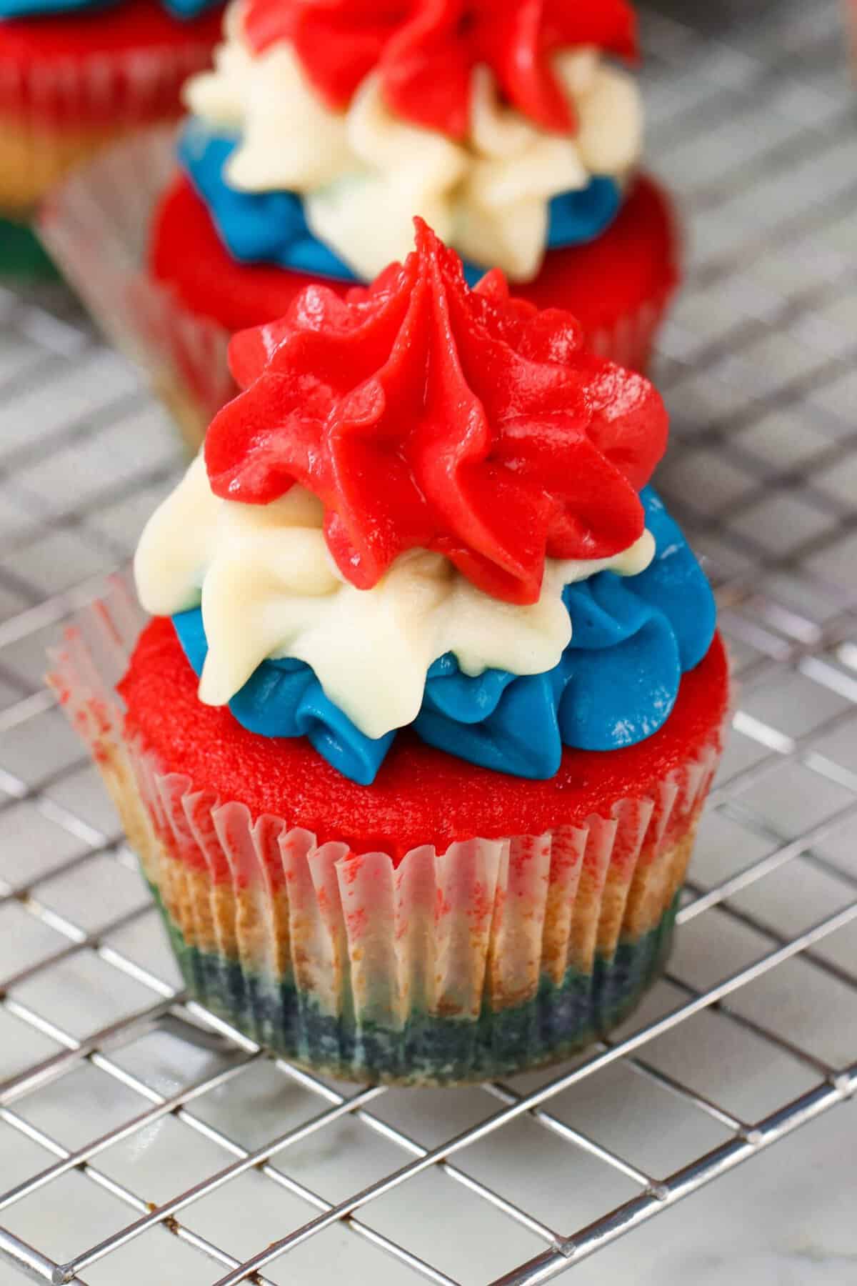 4th of July cupcakes deliver a festive treat for your holiday cookout