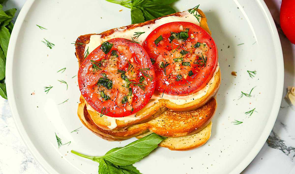 Freshly made Southern tomato sandwich ready to enjoy